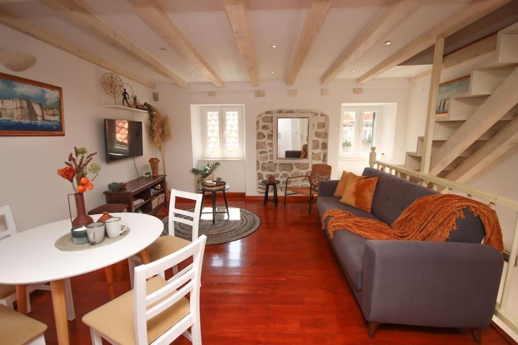Bohemian Center - 2 Bedroom *